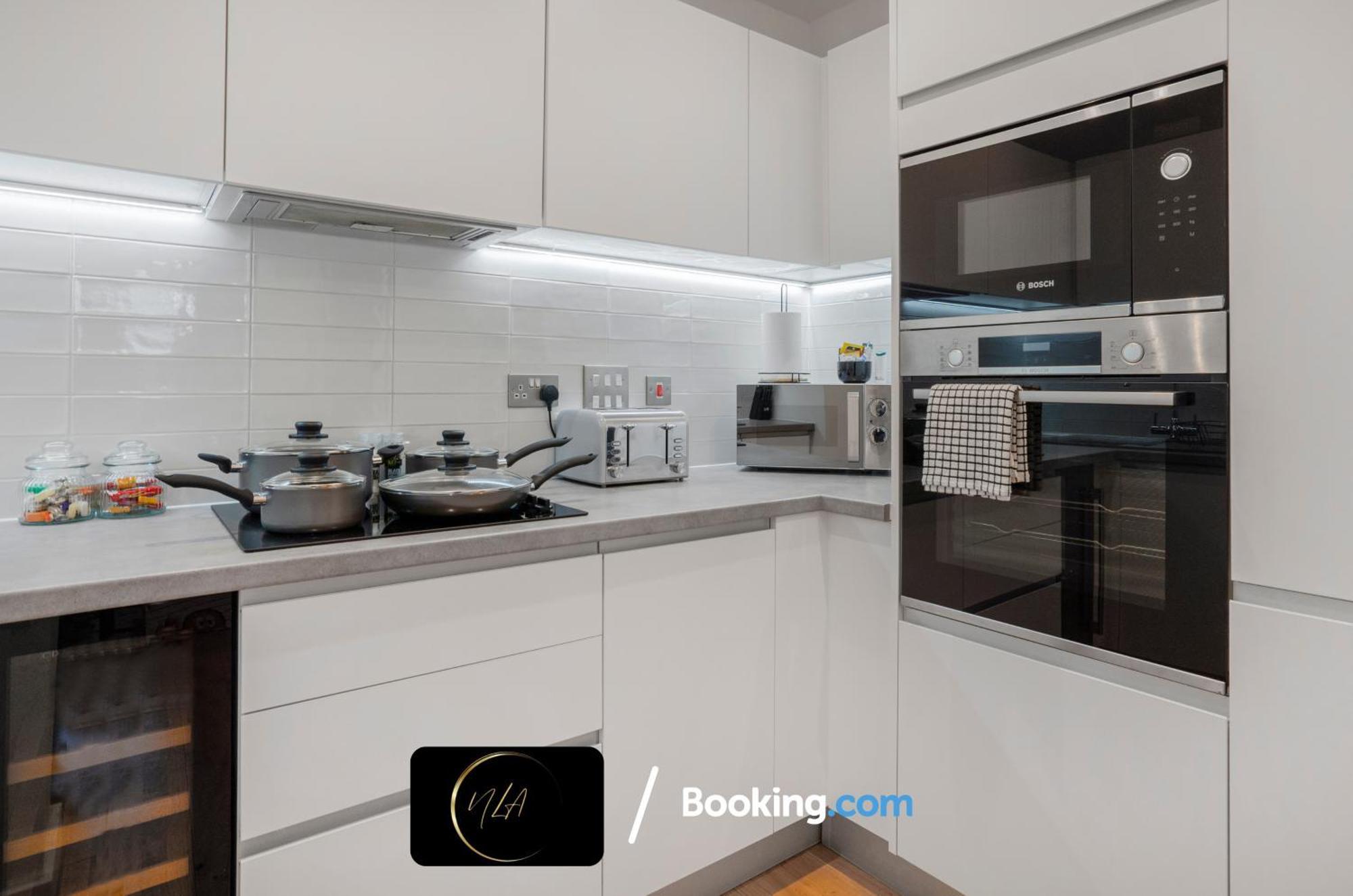 City Centre Apartment With Free Parking, 2 Bathrooms, Netflix And Wifi - Suitable For Contractors And Families - By Noor Luxury Accommodations Birmingham Dış mekan fotoğraf