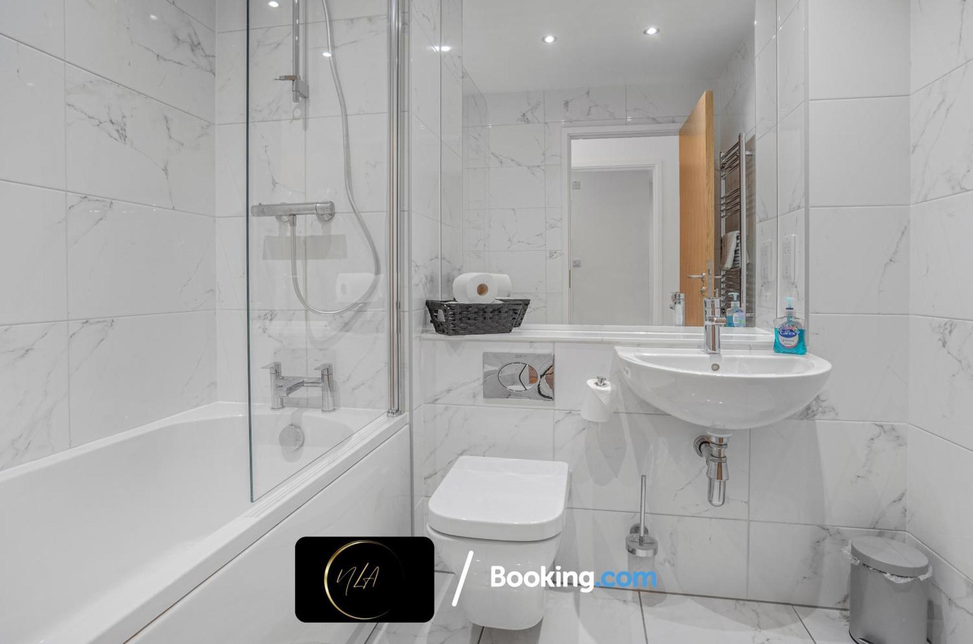 City Centre Apartment With Free Parking, 2 Bathrooms, Netflix And Wifi - Suitable For Contractors And Families - By Noor Luxury Accommodations Birmingham Dış mekan fotoğraf
