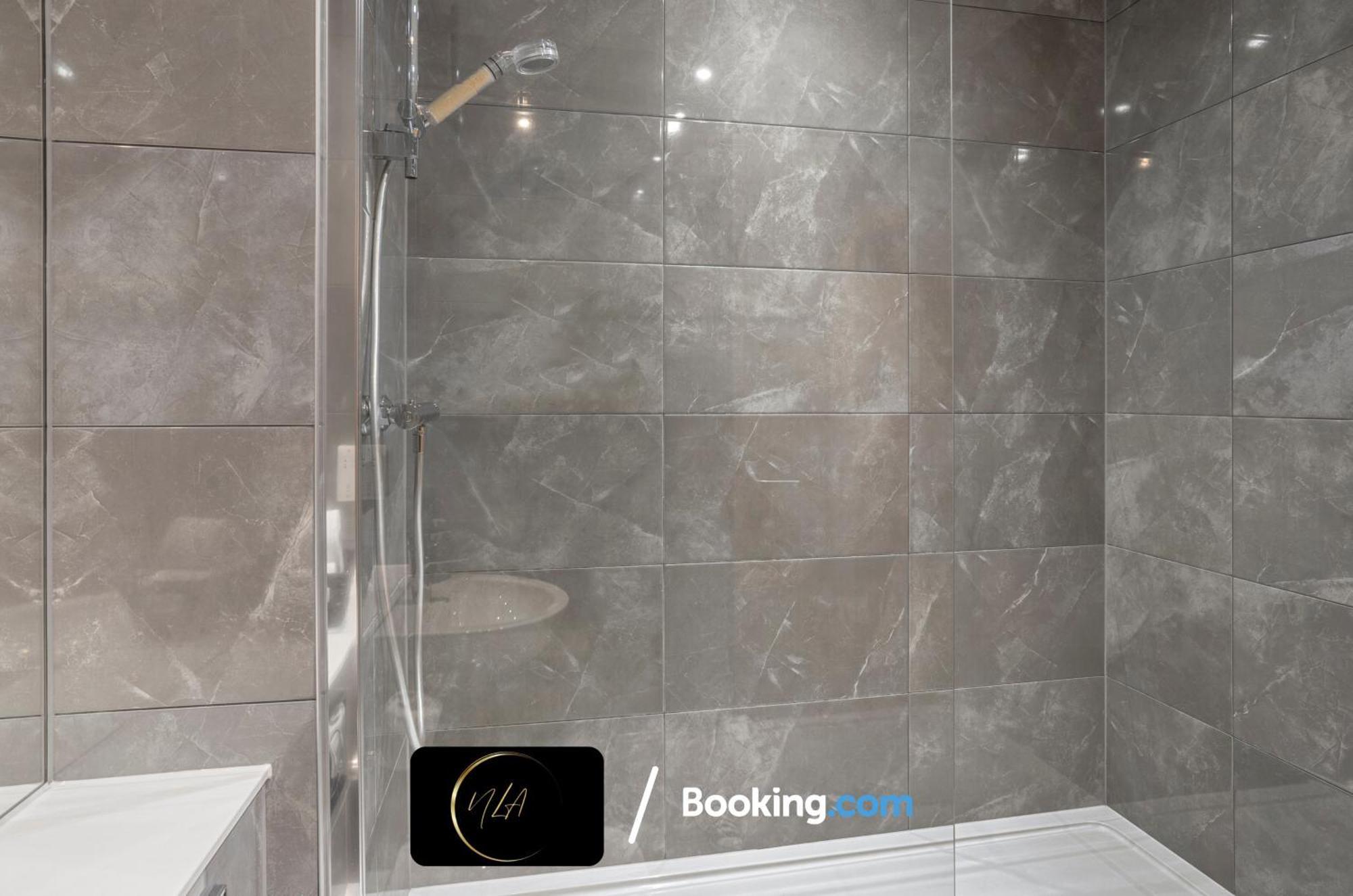 City Centre Apartment With Free Parking, 2 Bathrooms, Netflix And Wifi - Suitable For Contractors And Families - By Noor Luxury Accommodations Birmingham Dış mekan fotoğraf
