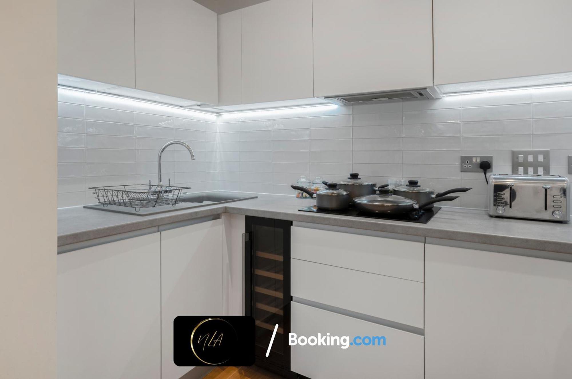 City Centre Apartment With Free Parking, 2 Bathrooms, Netflix And Wifi - Suitable For Contractors And Families - By Noor Luxury Accommodations Birmingham Dış mekan fotoğraf