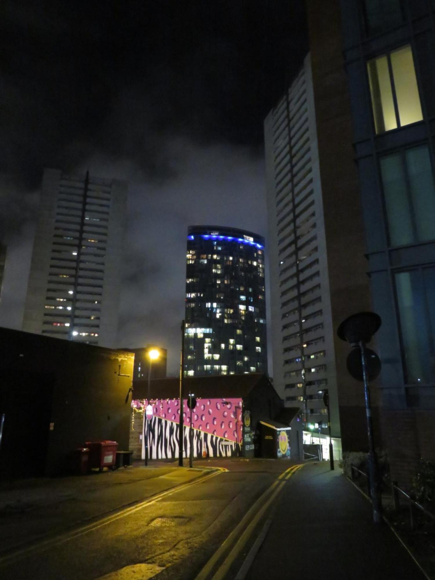 City Centre Apartment With Free Parking, 2 Bathrooms, Netflix And Wifi - Suitable For Contractors And Families - By Noor Luxury Accommodations Birmingham Dış mekan fotoğraf